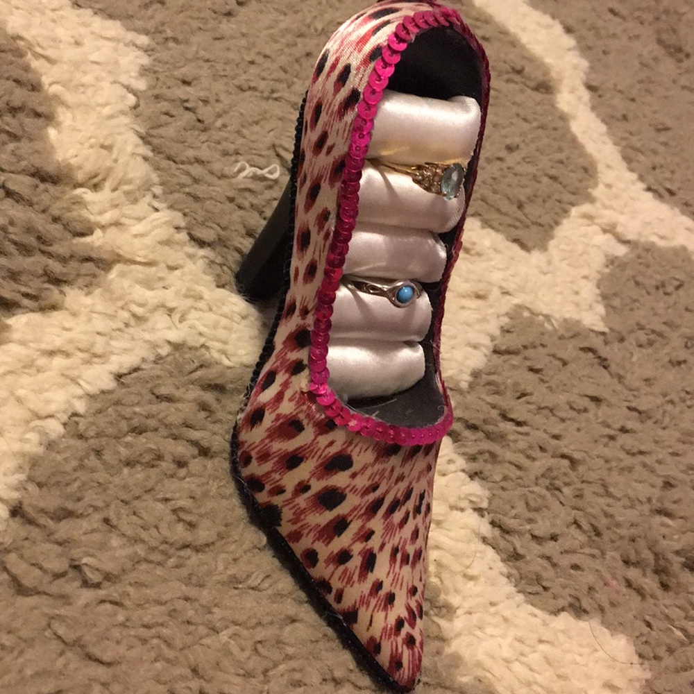 Stiletto sequenced ring holder